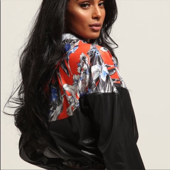 NEW Nike Women’s Sportswear Windbreaker floral - Picture 4 of 9